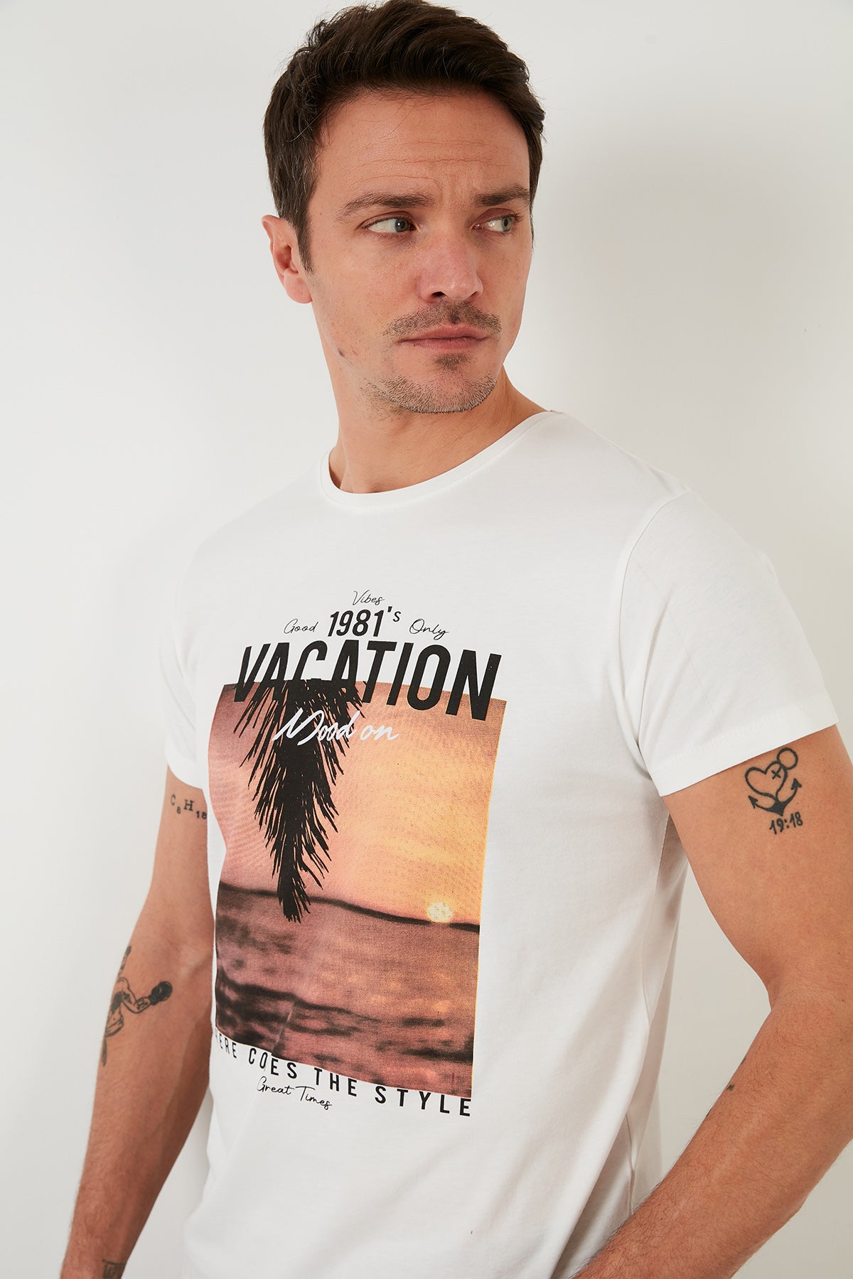 Buratti Baskılı % 100 Pamuk Bisiklet Yaka Slim Fit Erkek T Shirt 541VACATION EKRU