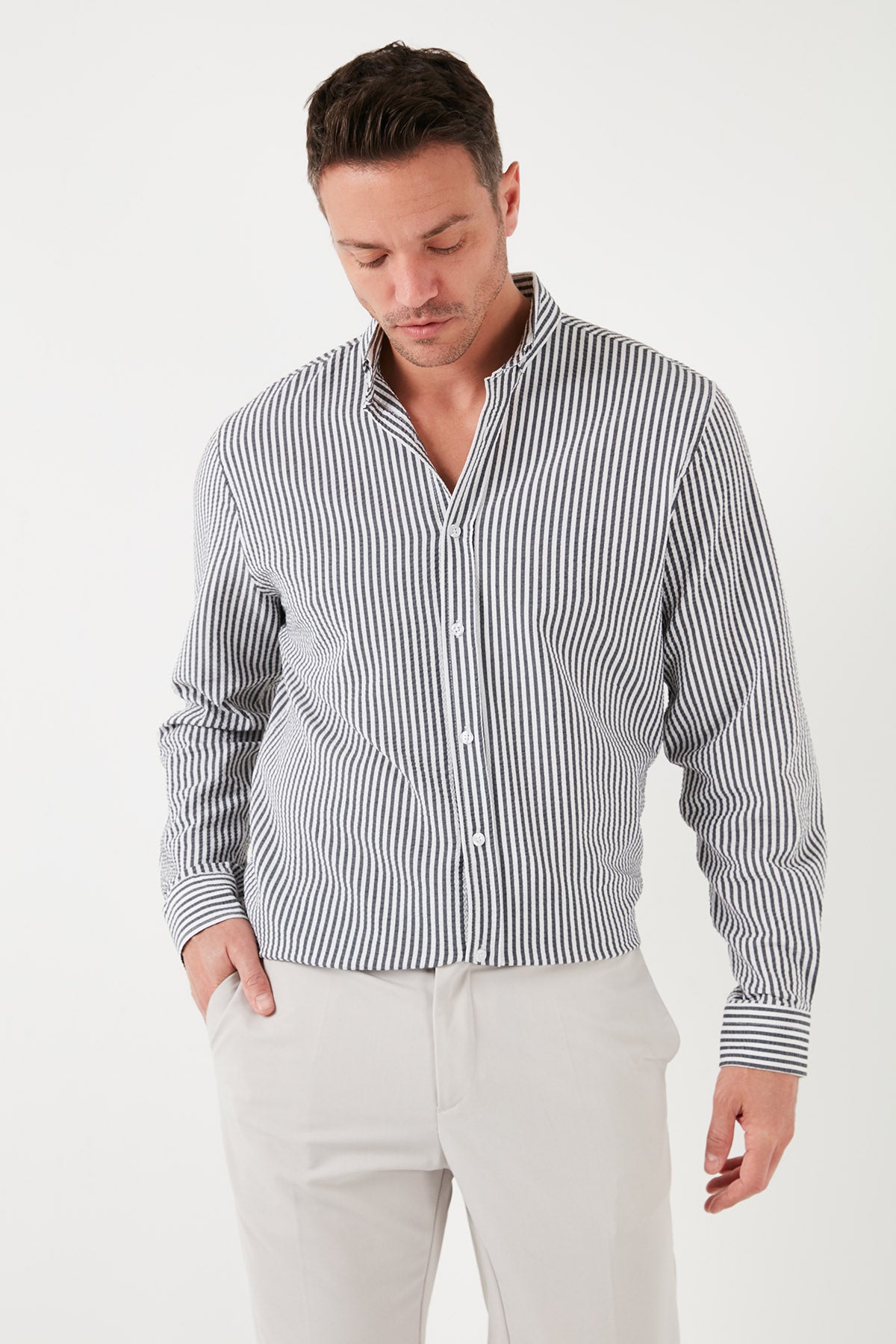 Buratti Pamuklu Çizgili Düğmeli Yaka Uzun Kollu Regular Fit Erkek Gömlek CF23S112237 SİYAH