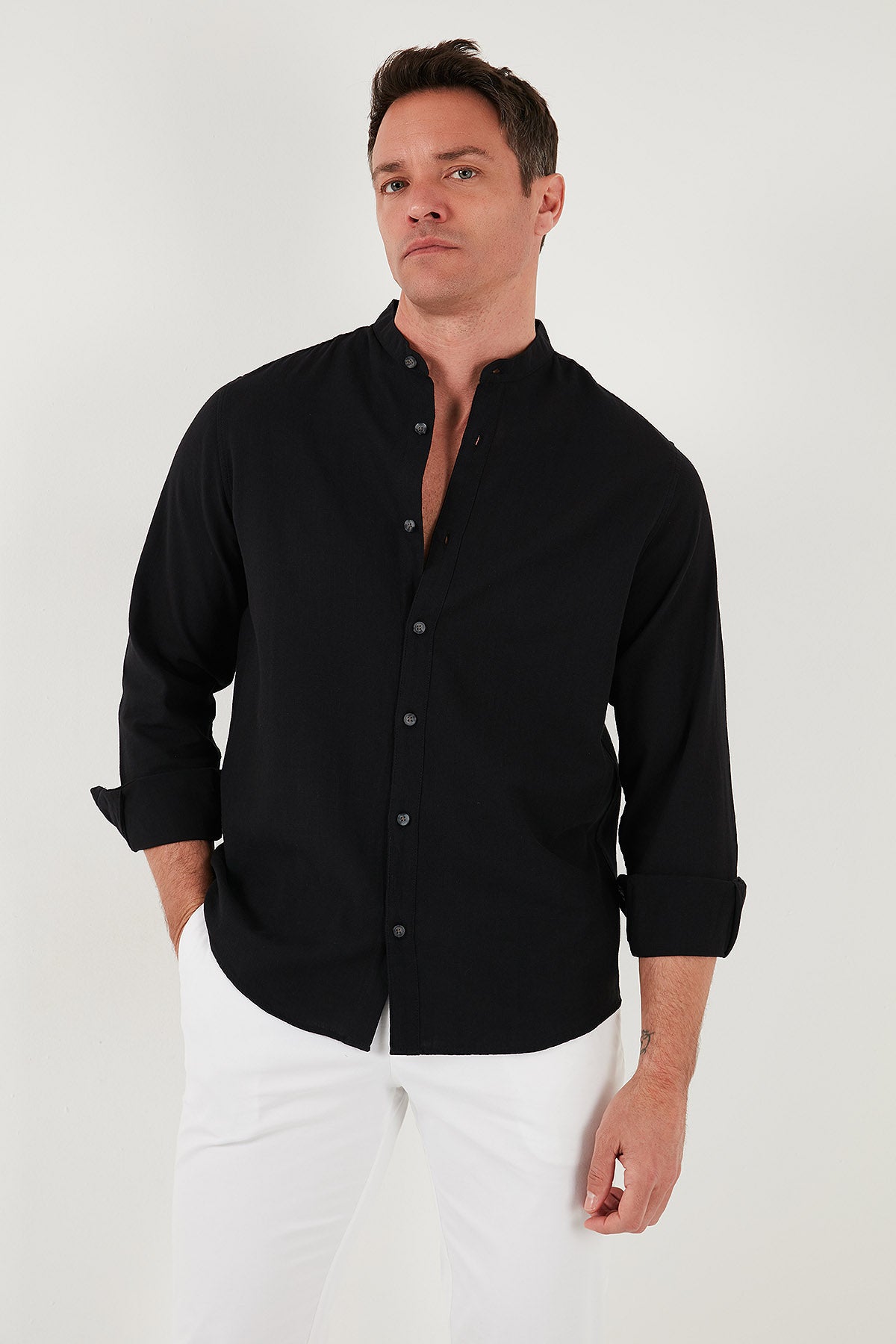 Buratti Keten Görünümlü Pamuklu Regular Fit Hakim Yaka Erkek Gömlek CF25S112637 SİYAH