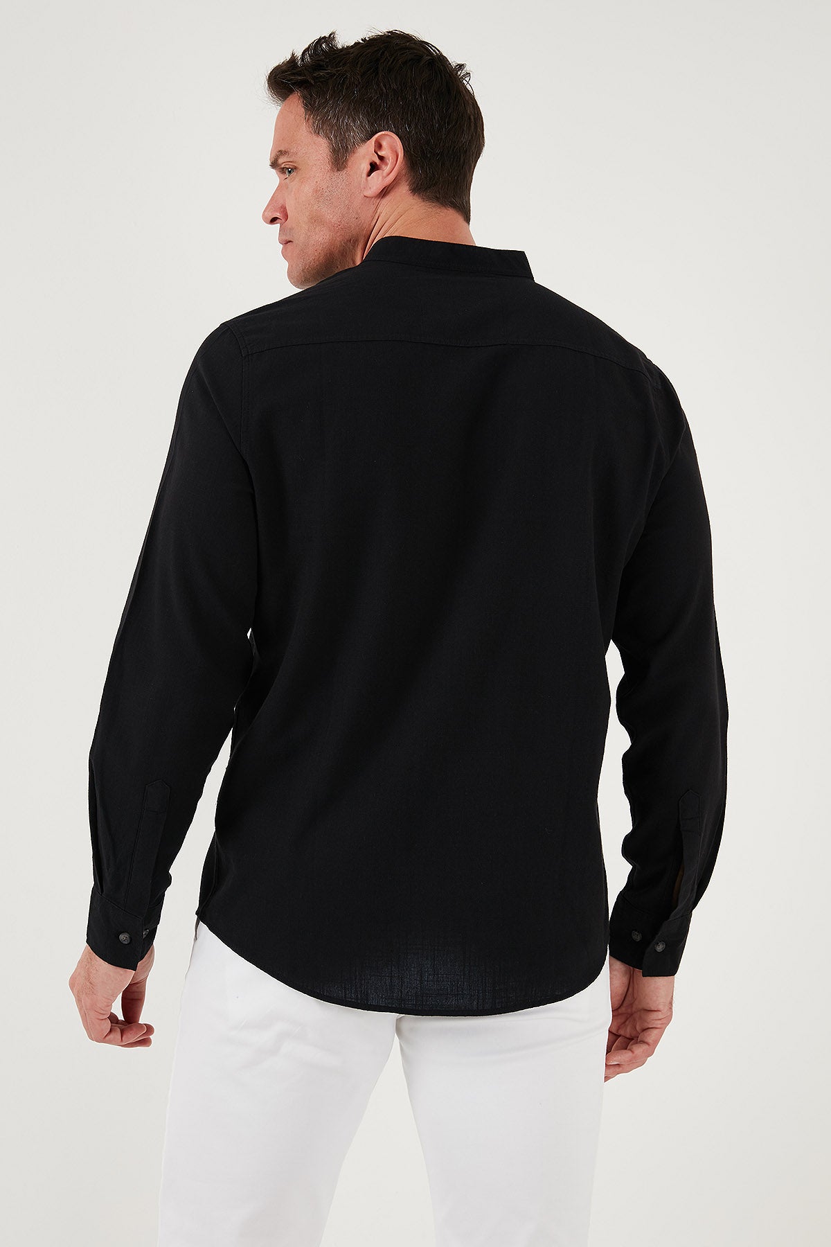Buratti Keten Görünümlü Pamuklu Regular Fit Hakim Yaka Erkek Gömlek CF25S112637 SİYAH