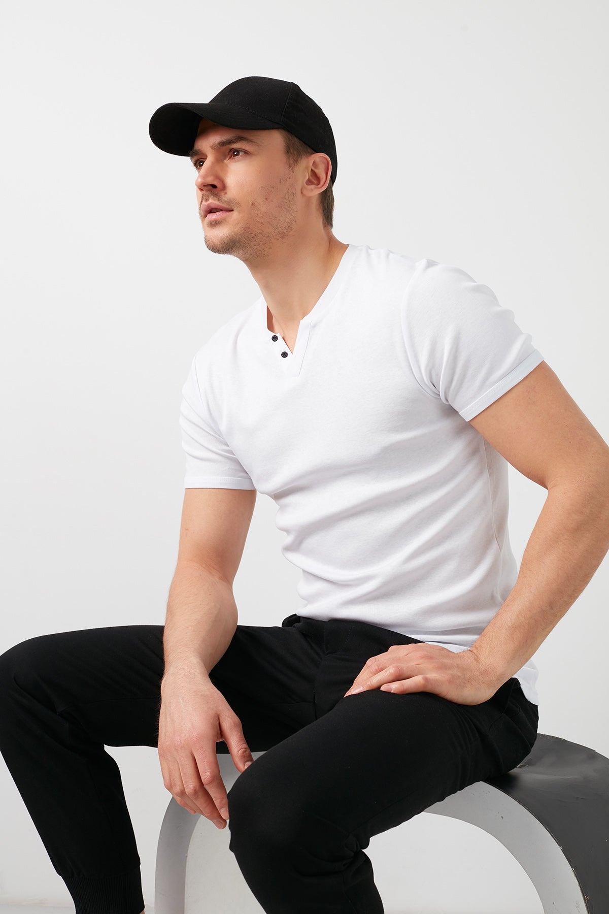 Buratti Pamuklu Düğme Detaylı Slim Fit V Yaka 3'lü Paket Erkek T Shirt 5902122S3 Siyah-Beyaz-Beyaz