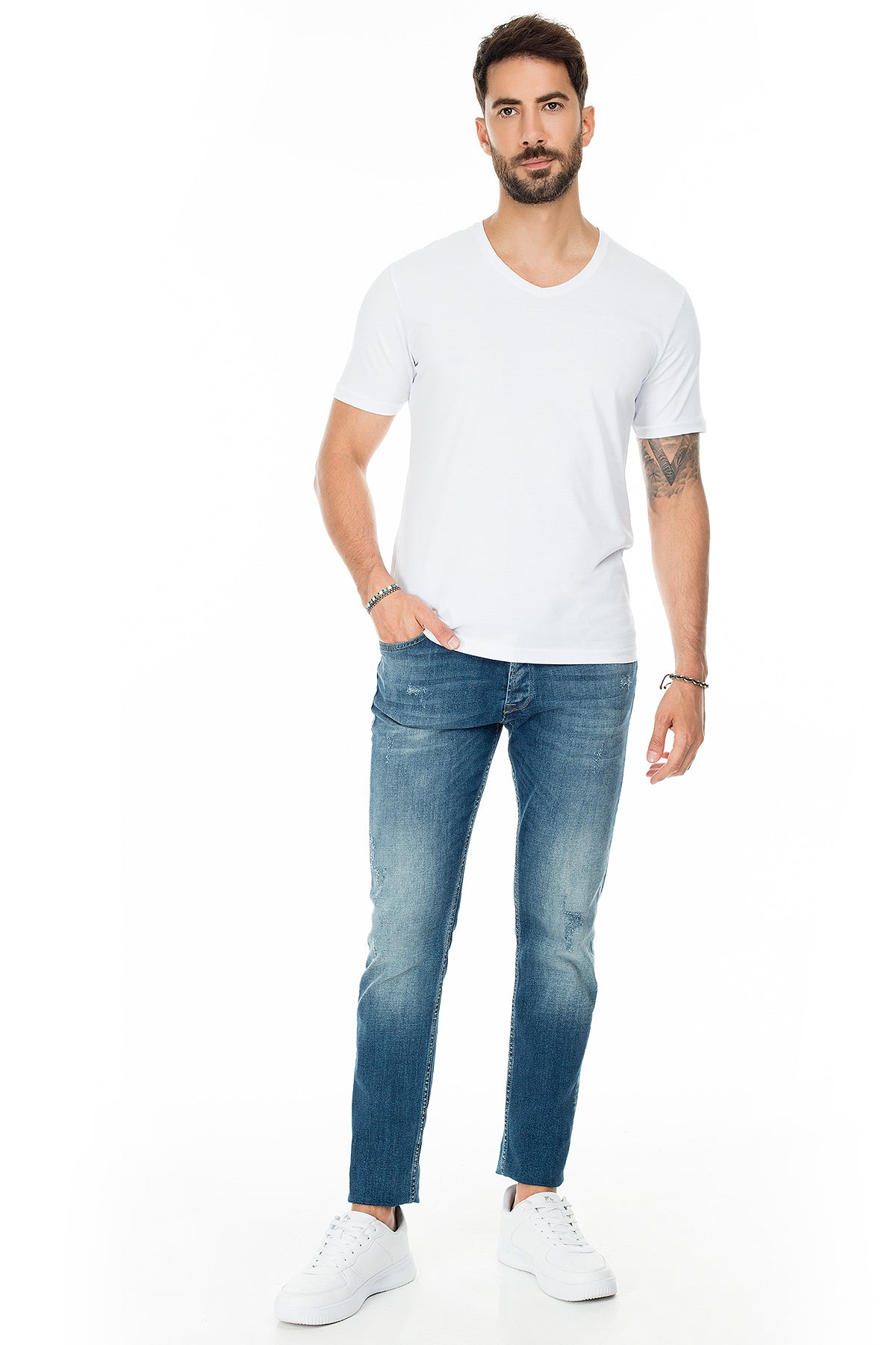 Buratti Basic V Yaka Slim Fit Erkek T Shirt 5722512V BEYAZ