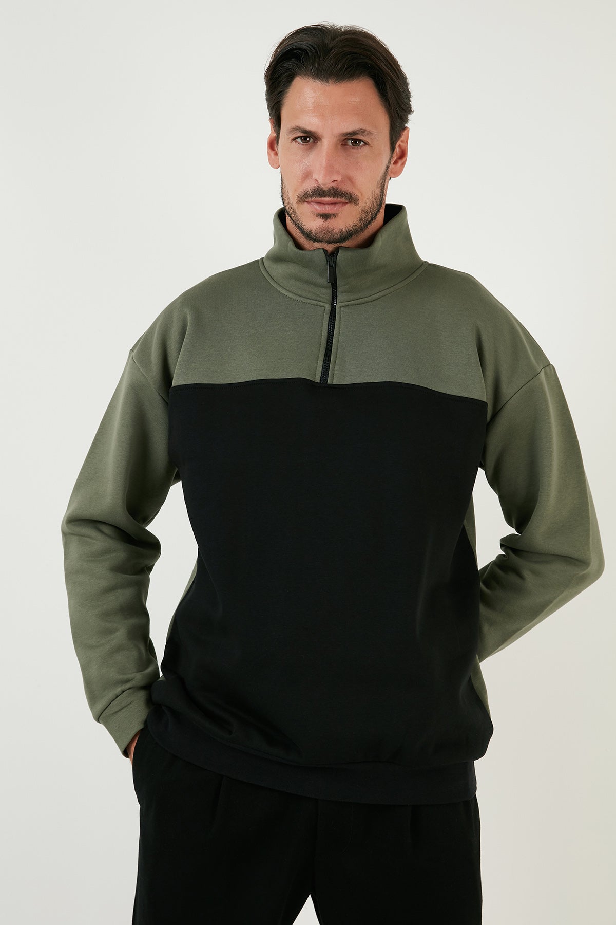 Buratti Regular Fit Fermuarlı Dik Yaka İçi Tüylü Yumuşak Şardonlu Kışlık Erkek Sweat 5905343 SİYAH-HAKİ