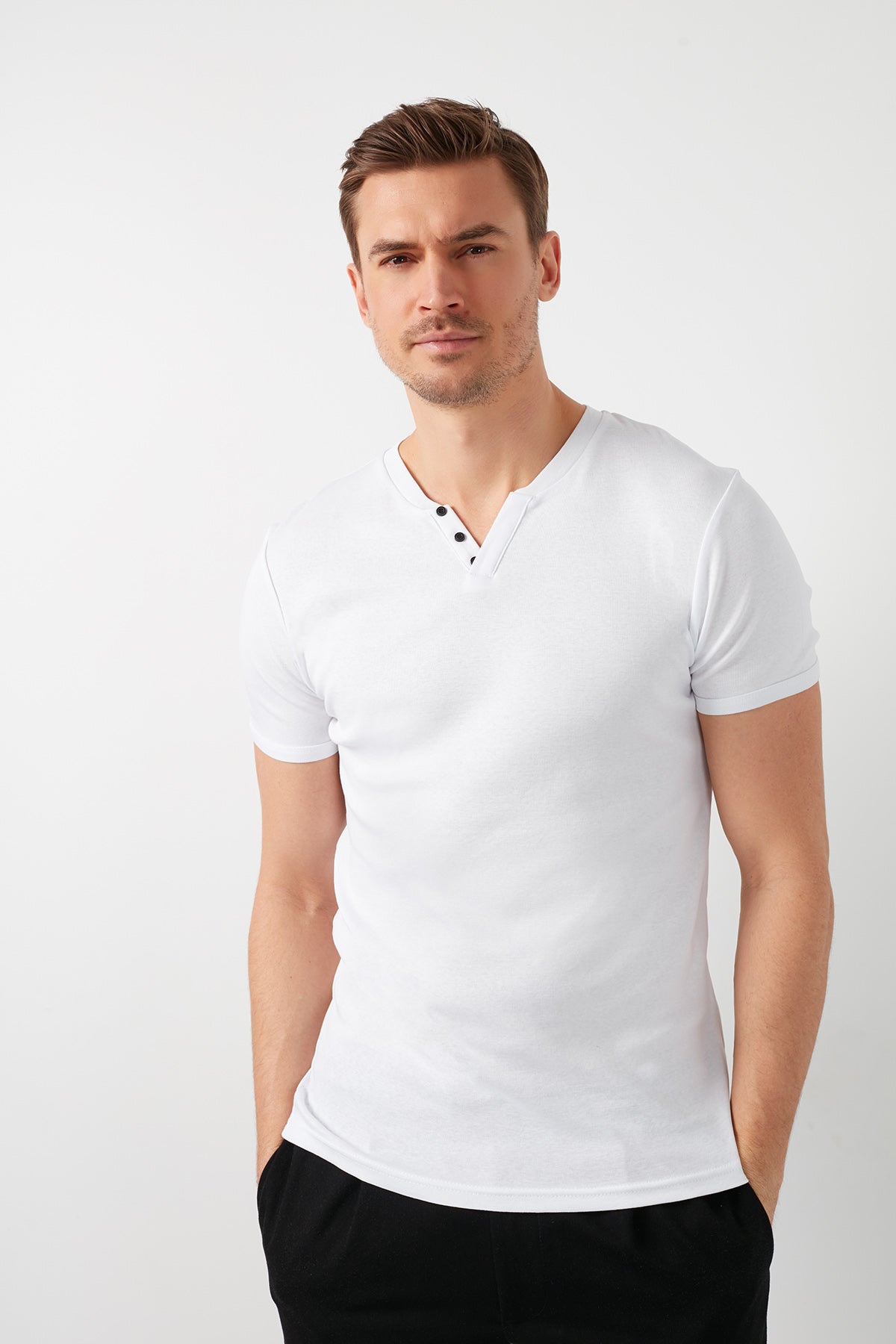 Buratti % 100 Pamuklu V Yaka Slim Fit Erkek T Shirt 5902122 BEYAZ