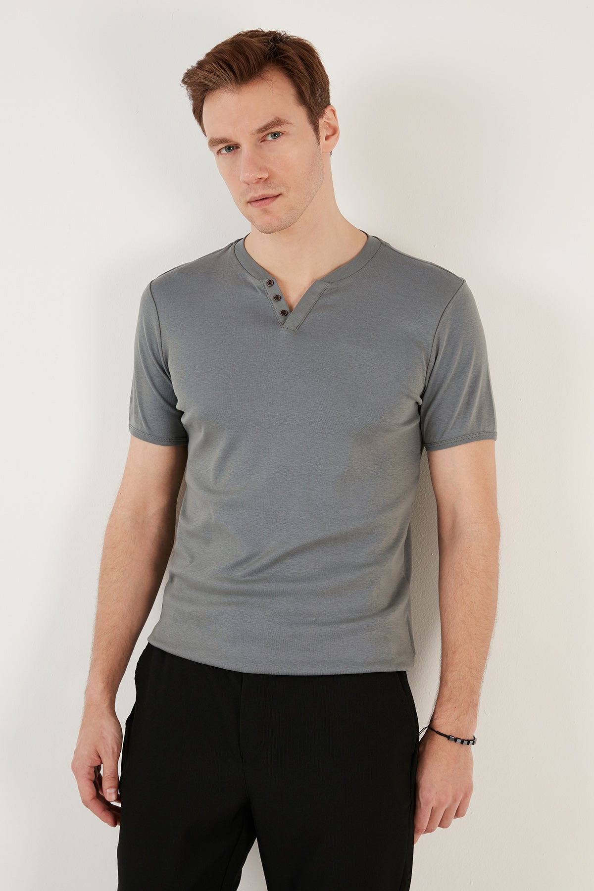 Buratti % 100 Pamuklu V Yaka Slim Fit Erkek T Shirt 5902122 AÇIK HAKİ