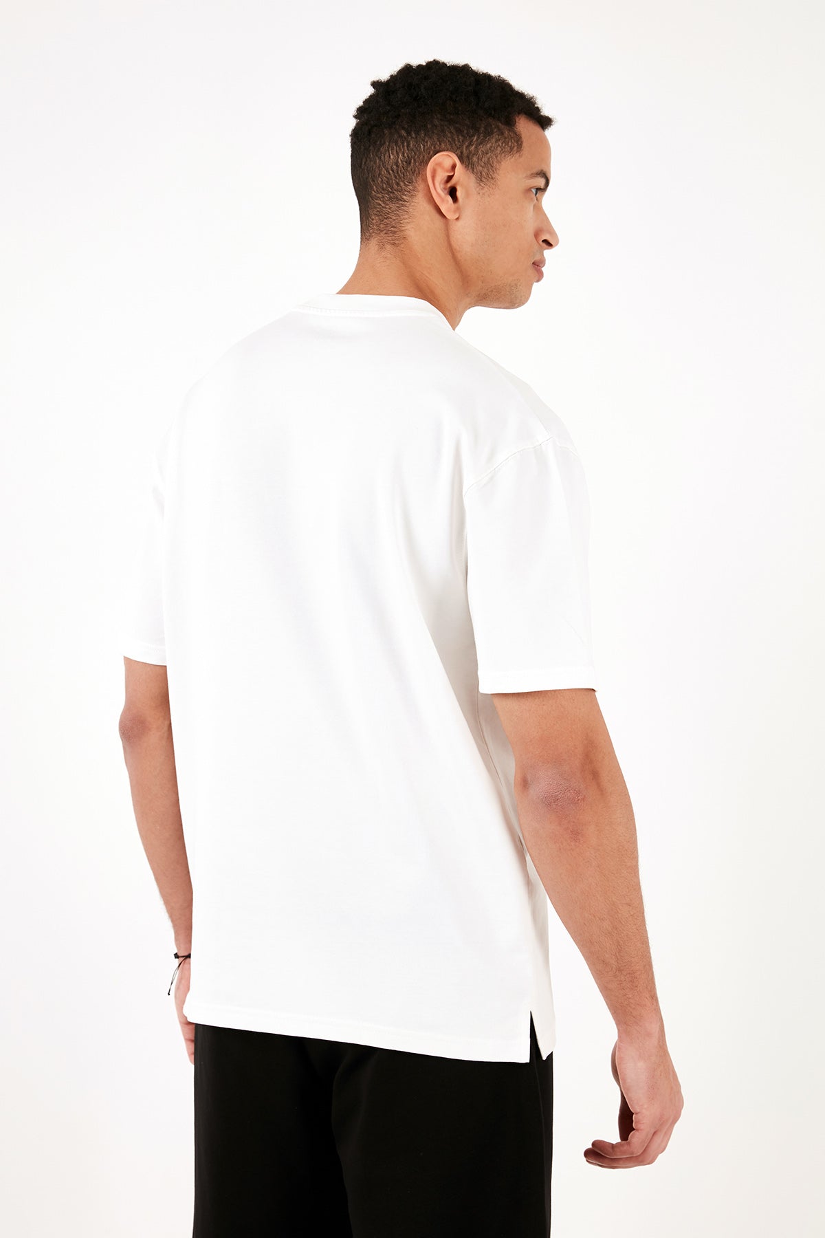 Buratti Pamuklu Bisiklet Yaka Relaxed Fit Basic Erkek T Shirt 5902610 EKRU